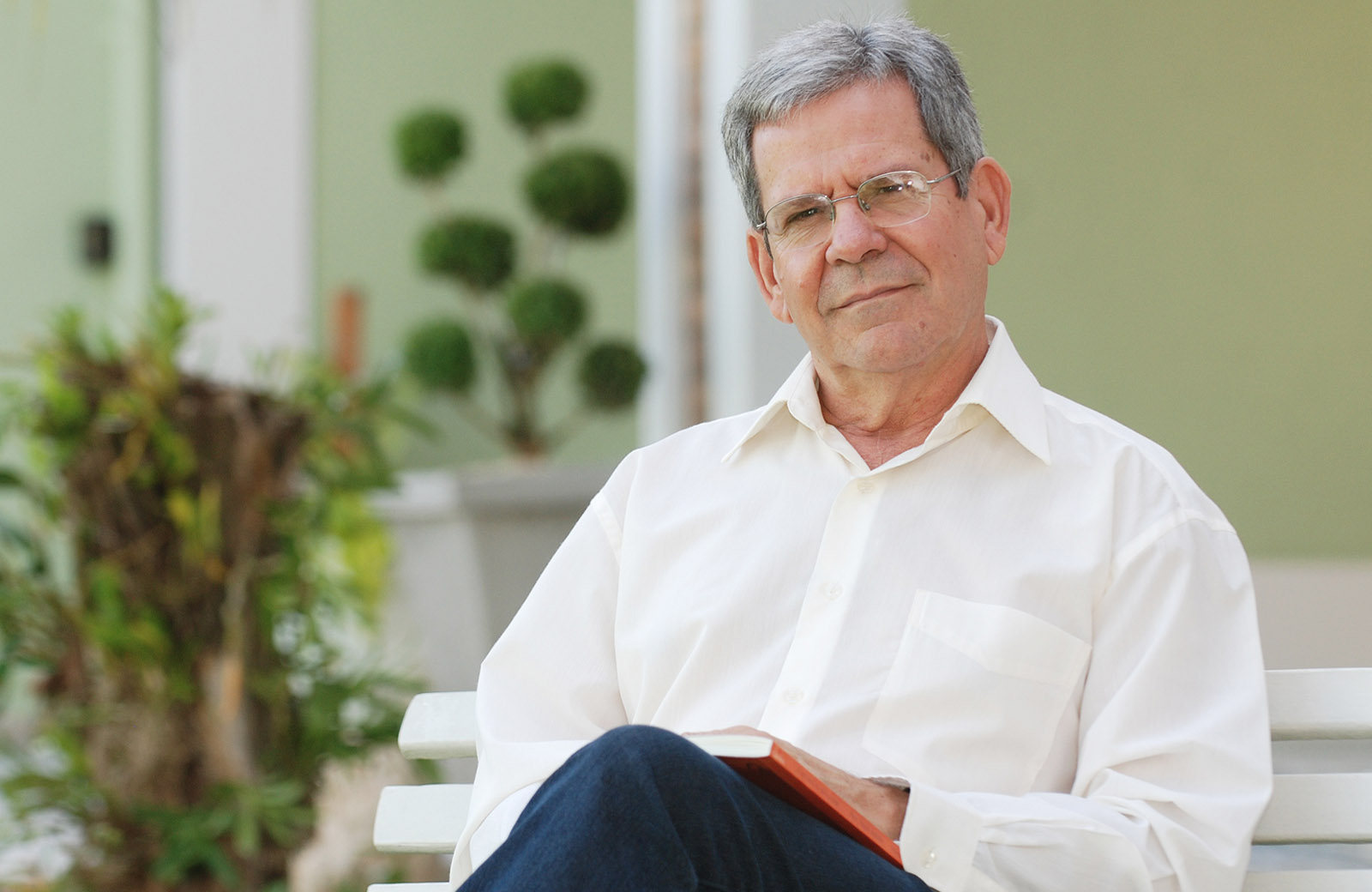 As mãos de Maria me amparavam e protegiam milagrosamente. (Prof Felipe Aquino)