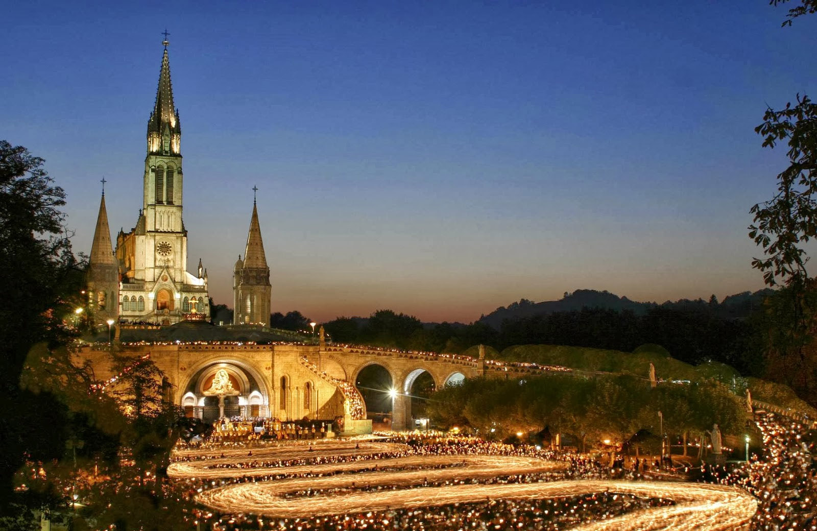Como é reconhecido um milagre de cura em Lourdes?