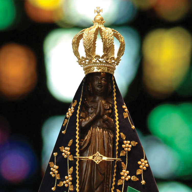 Por que nós chamamos a Virgem Maria de Rainha e de Senhora?