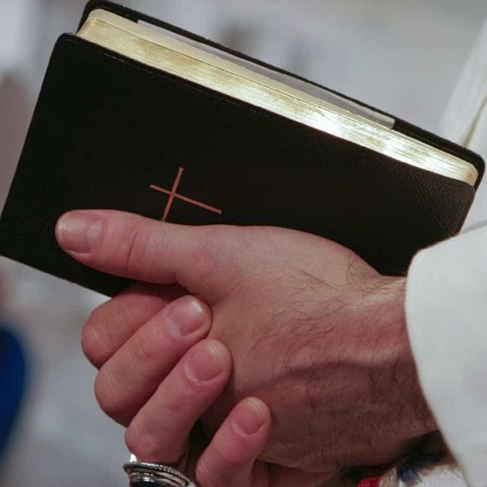 Quem pode fazer exorcismos na Igreja Católica?